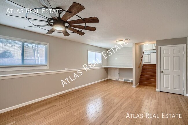 Building Photo - 4 bedroom home on a quiet cul-de-sac in ce...