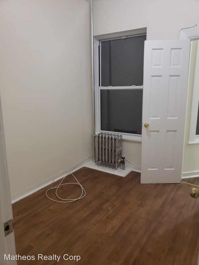 Building Photo - 527 40th St