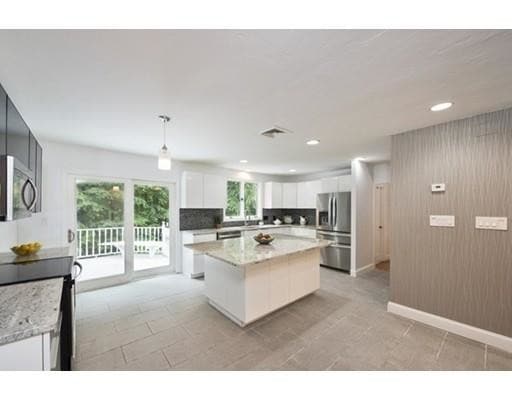 Building Photo - 11 Buttercup Ln
