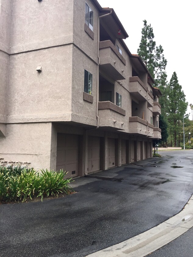 Foto principal - 7130 Woodlake Ave