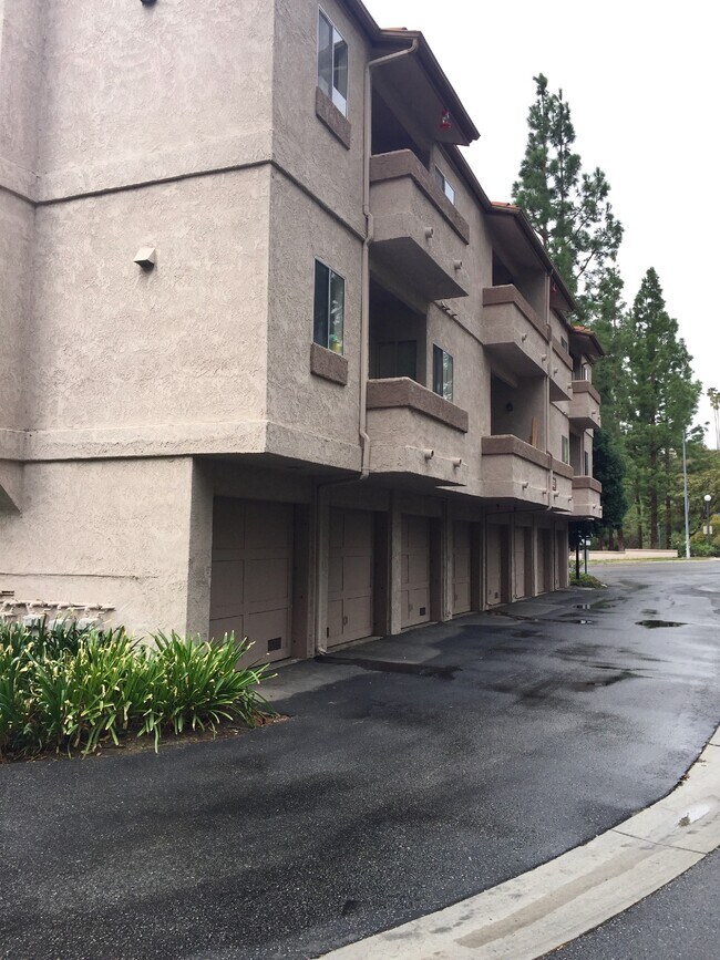 Building Photo - 7130 Woodlake Ave