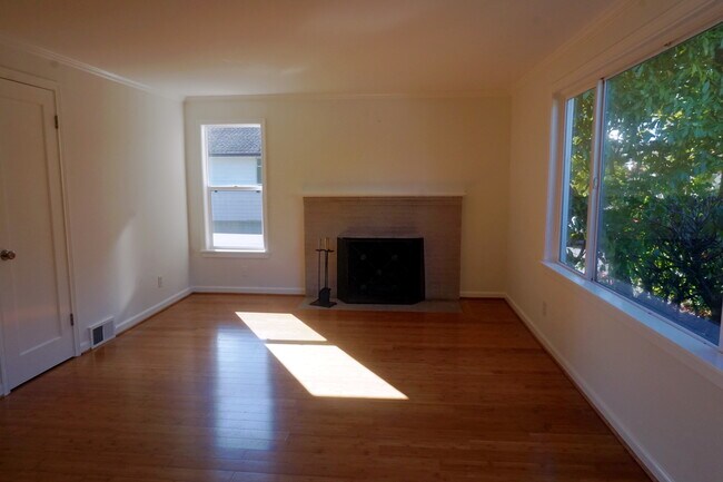Building Photo - 8514 14th Ave NW