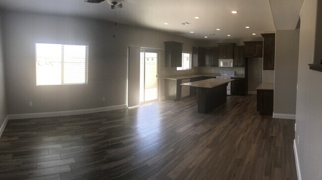 Building Photo - Townhouse in Santa Clara, close to new med...