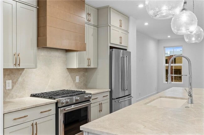 Building Photo - 201 New St