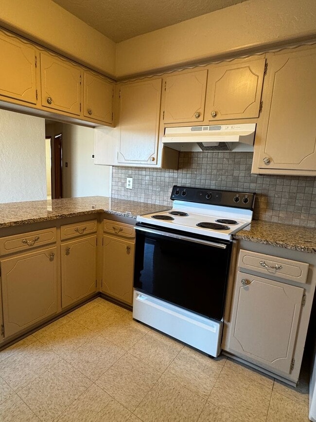 Building Photo - 3011 NE Cimarron Trail