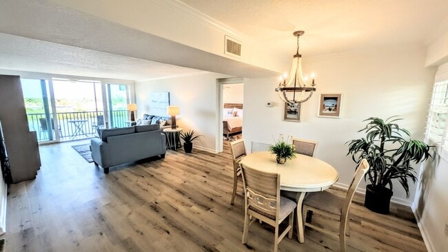 Foto del edificio - Seasonal/short term 2/2 condo rental with full water view on Longboat Key.