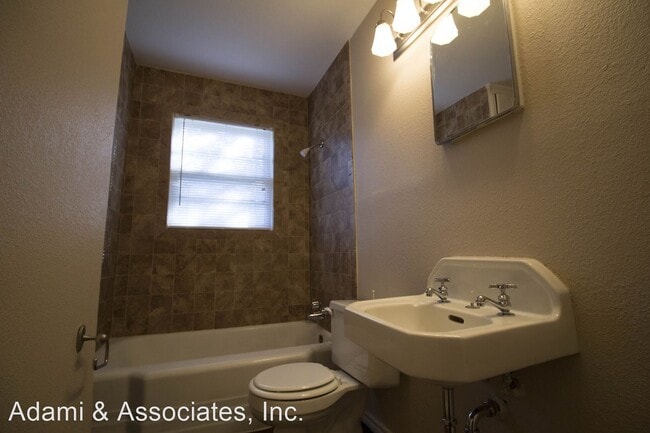 Building Photo - 2 br, 1 bath House - 414 W. Prairie