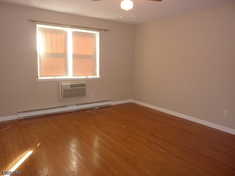422 Ringwood Ave Unit 105, Pompton Lakes, NJ 07442 Room for Rent in