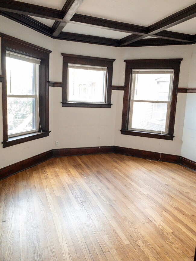 Building Photo - 620 W Forest Ave