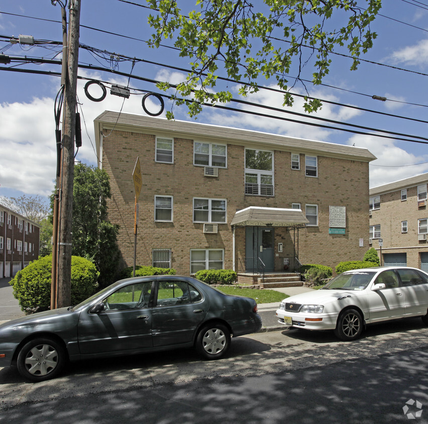 Linden Gardens - Linden Square