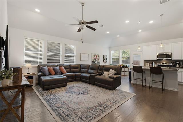 Foto del edificio - 716 Monarch Ln