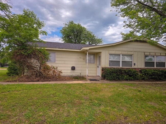 Building Photo - Beautifully remodeled 2-bedroom home in a ...