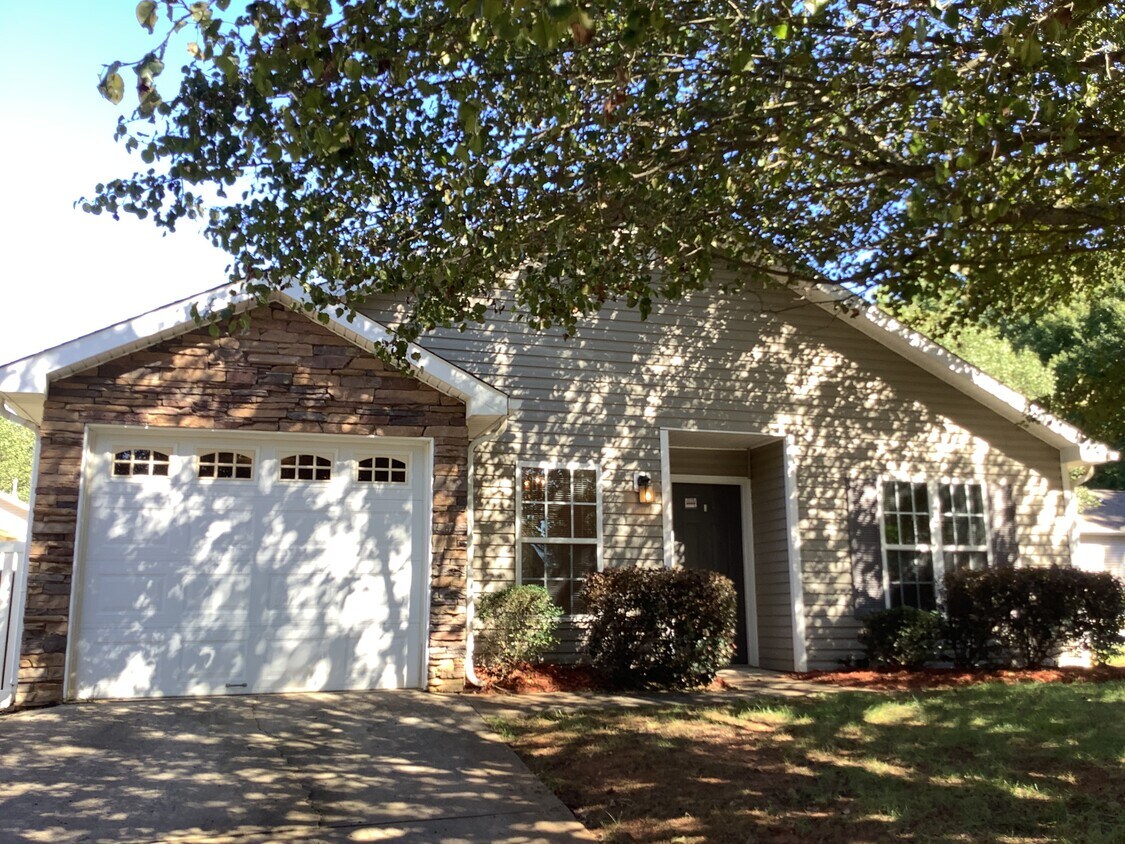 Foto principal - 101 Charlotte Ct