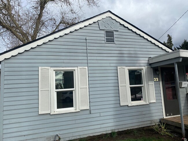 Newly Updated in Desirable Springfield Neighborhood! - Newly Updated in Desirable Springfield Neighborhood! House