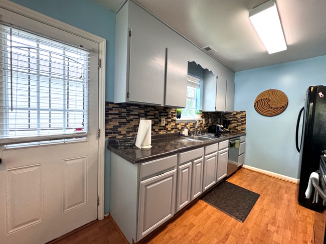 Photo - Room in House on Lancaster St