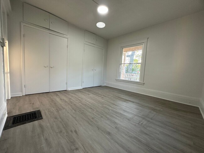 Foto del edificio - 1237 Maple Ave