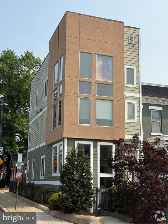 Building Photo - 471 Luray Pl NW