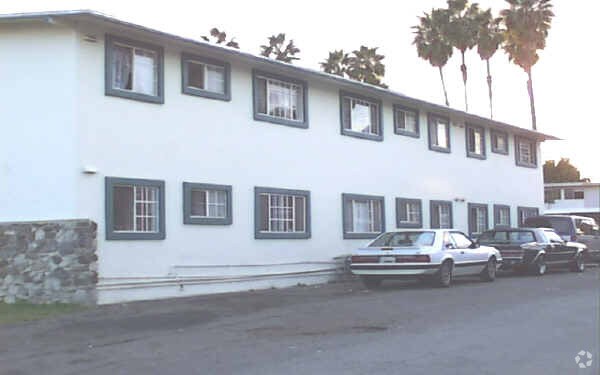 Building Photo - 2269 Maple St