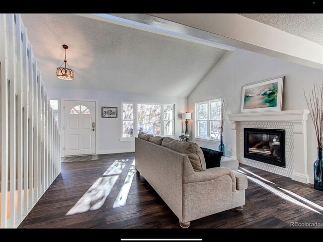 Building Photo - Beautiful Open & Remodeled 5 Bedroom Home ...