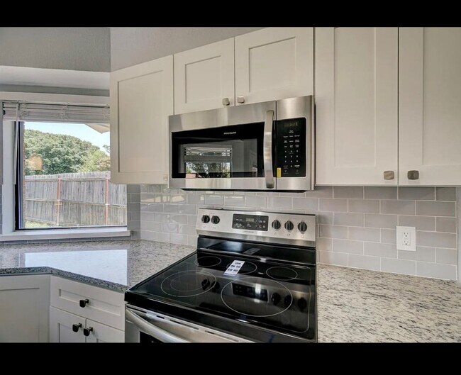 Foto del edificio - Beautiful newly remodeled home located in ...