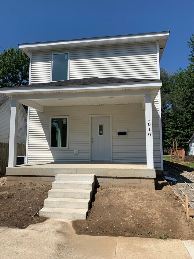 Front Porch - 1010 California St