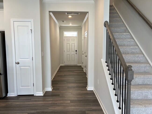 Foto del edificio - 5711 Woodlawn Dr