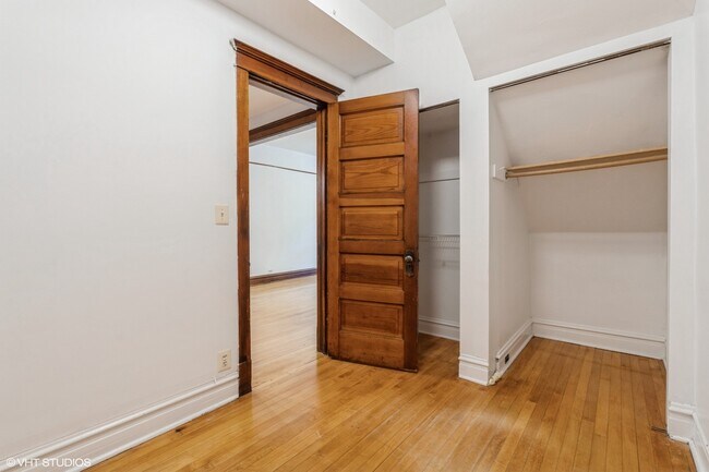 Foto del edificio - 3329 N Kenmore Ave