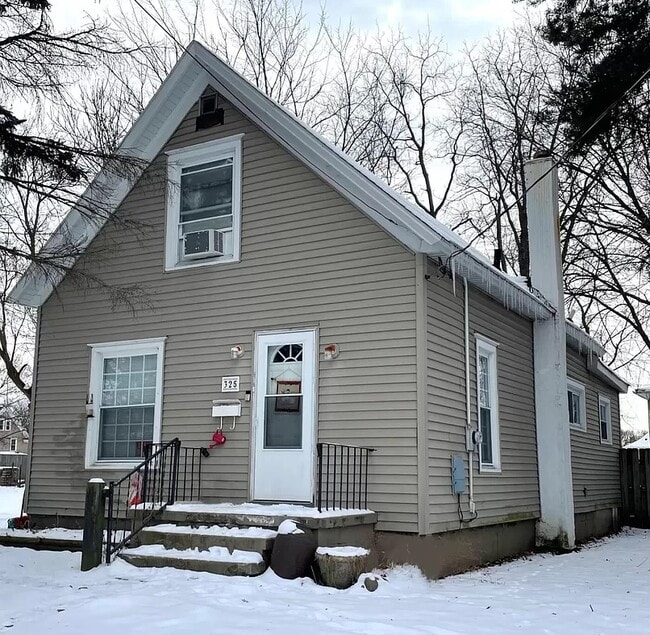 Building Photo - 325 W Barnes Ave