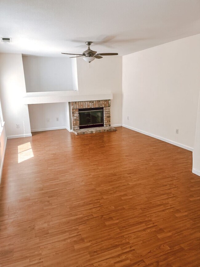 Building Photo - Updated Home in Pleasanton!