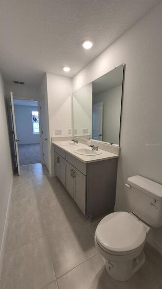 Building Photo - 2860 Skyline Lp