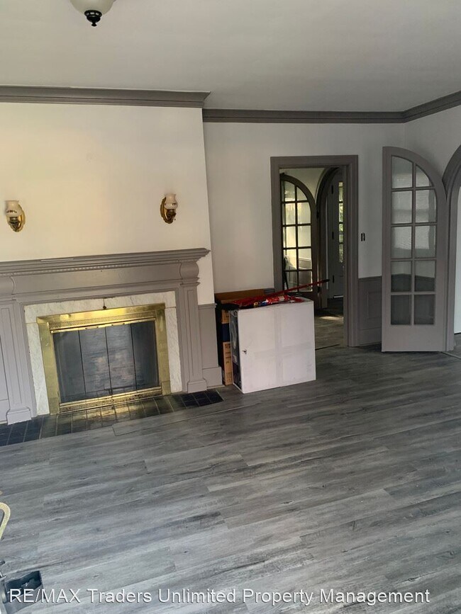 Building Photo - 4 br, 1.5 bath House - 3013 N Knoxville Ave.