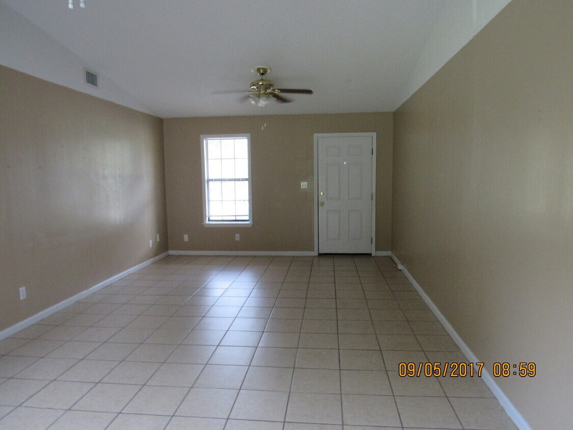 Foto del edificio - 3702 Mulligan Rd Cir