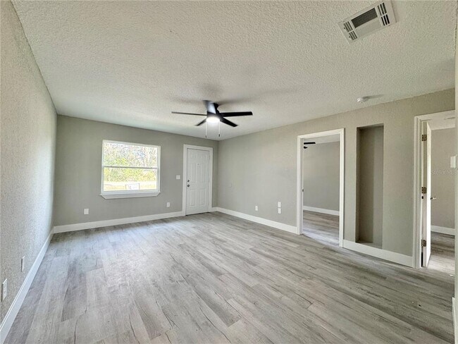 Building Photo - 2346 Section Dr