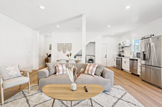 Foto del edificio - 3322 Darby Ln