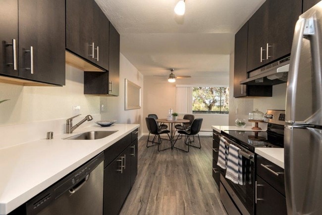 Parkside Apartments Kitchen and appliances - Parkside