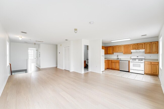Building Photo - 155 Lafayette St