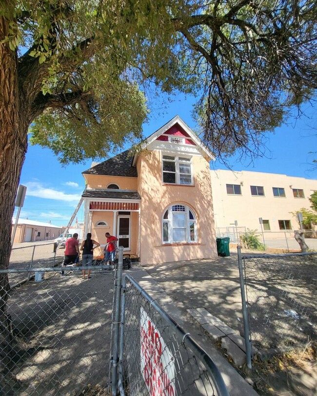 Front of building, Unit A-C - 315 W 7th St