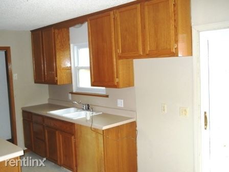 Building Photo - 3 br, 1 bath House - 1934 N Yates Ave