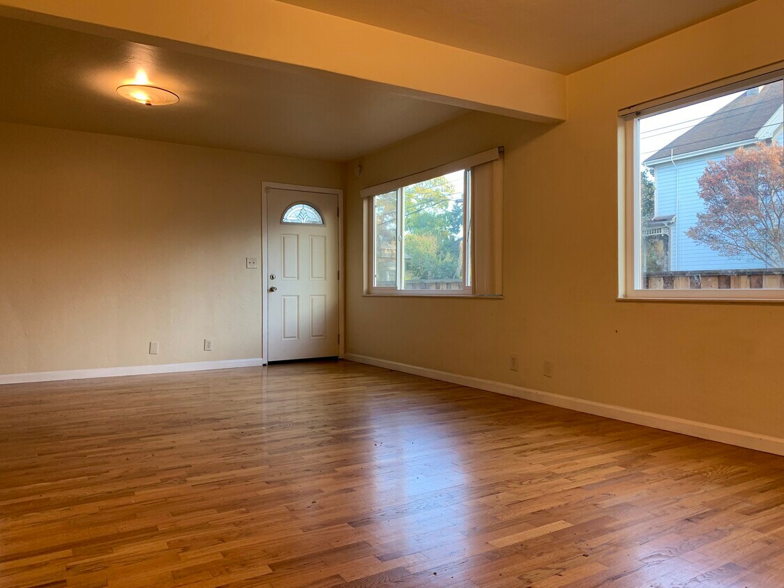 Living Room - 91 E Virginia St