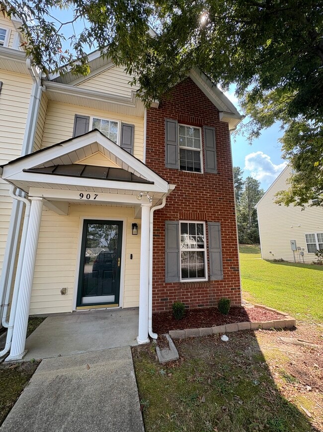 Building Photo - 907 Savin Lndg