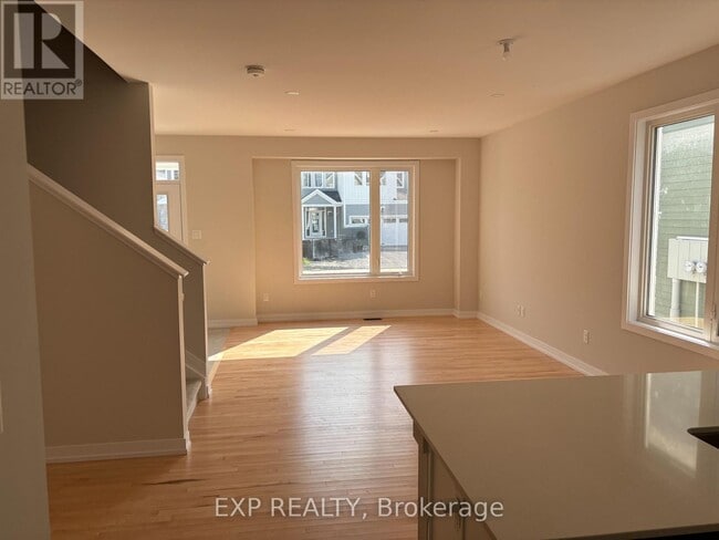 Building Photo - 530 Oldenburg Ave
