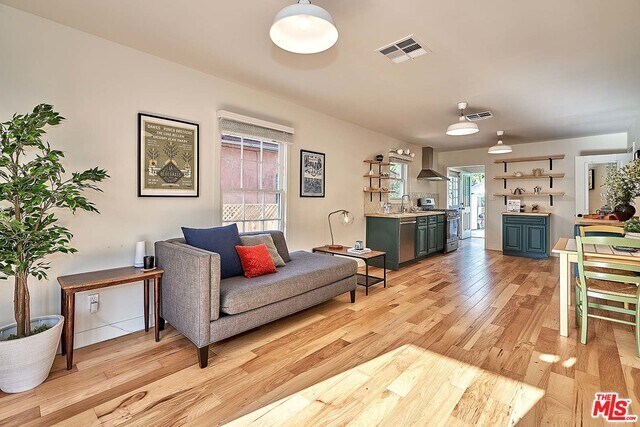 Foto del edificio - 215 N Mountain View Ave