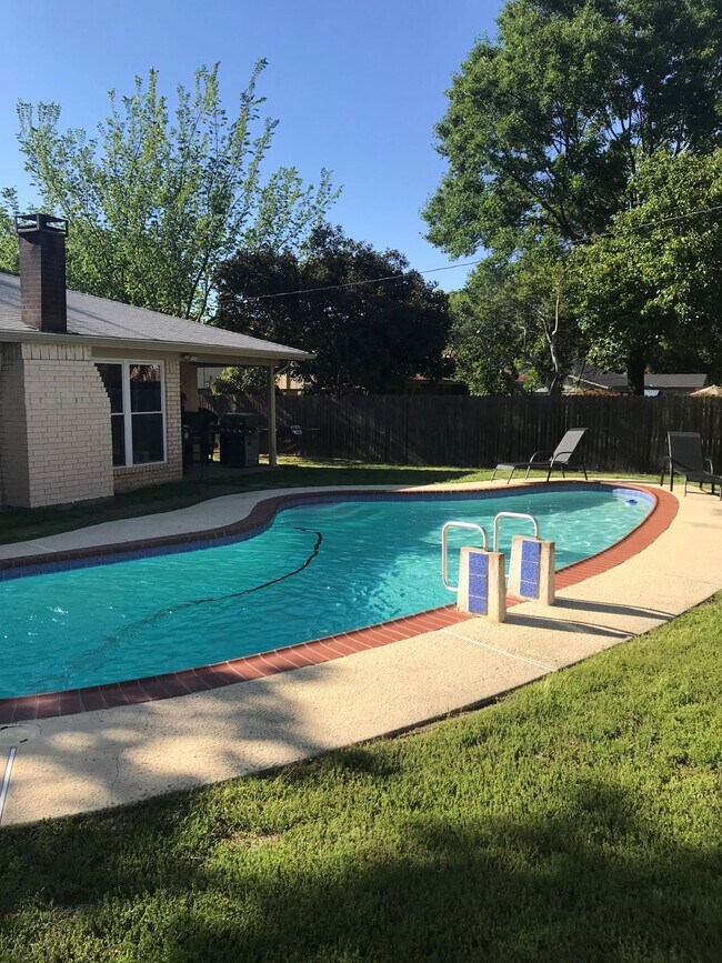 Building Photo - 705 Del Mar Ln