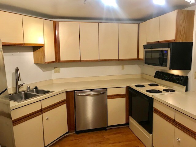 Foto del edificio - 270 E Highland Ave