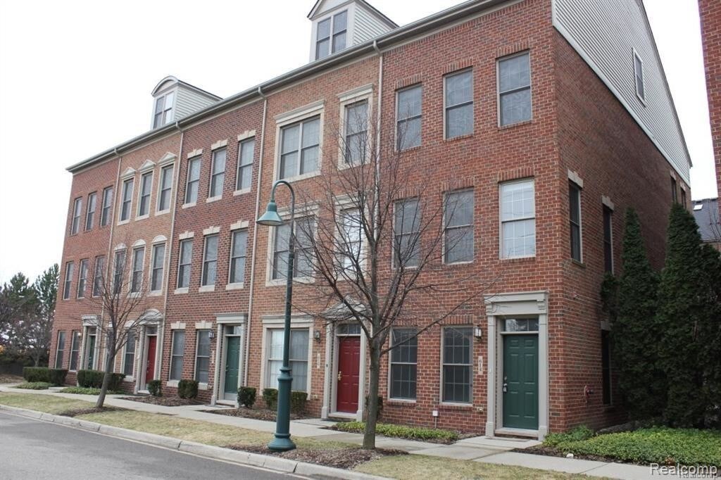 Primary Photo - 618 Lewis St