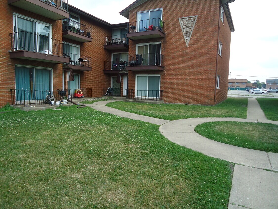 Foto principal - 7323 W 79th St