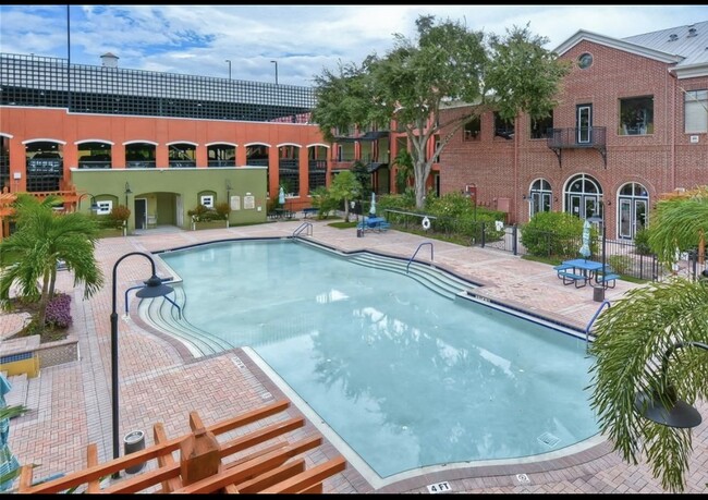 Foto del edificio - 1810 E Palm Ave