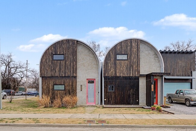 Building Photo - 2204 Austin Ave