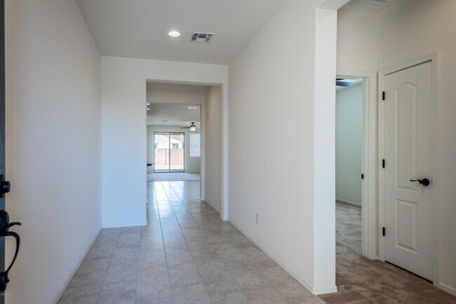 Foto del edificio - 18172 W Vista Norte St