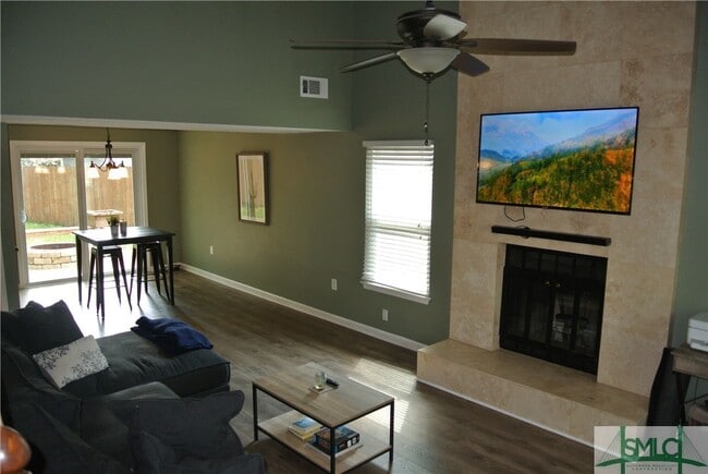 Building Photo - 138 Holland Park Cir